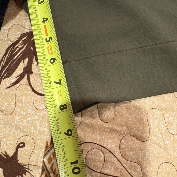 Liz Claiborne Olive Green Belted
Women’s Shorts Size 10 NWOT - Picture 12 of 12